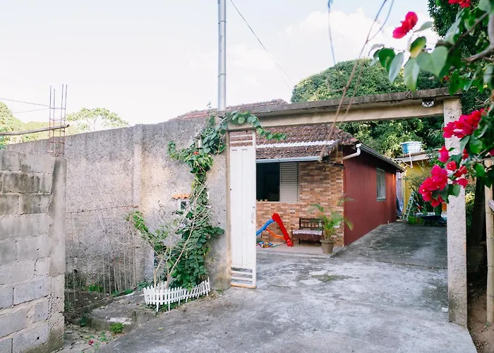 Casa com piscina a 4 min do centro de carro
